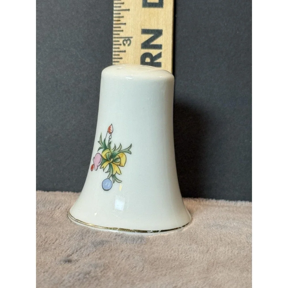 Vintage Lefton salt and pepper shakers Christmas tree Holly retro‎ cottage Farm